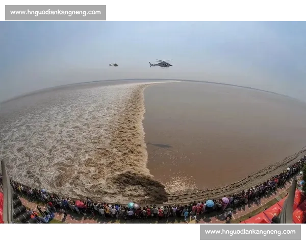 钱江观潮丨 “琴键胖子” 与 “赛场诗人” 的双面人生 钱江观潮丨 “琴键胖子” 与 “赛场诗人” 的双面人生